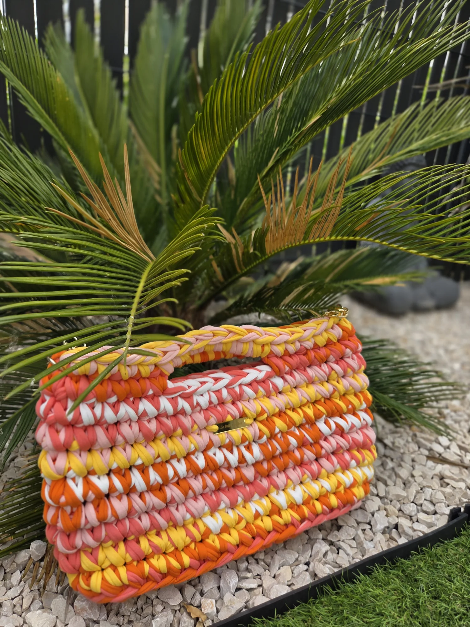Sac Malia au crochet, pièce unique Sorbet : rayures orange, corail, pêche, jaune et blanc, anneau doré